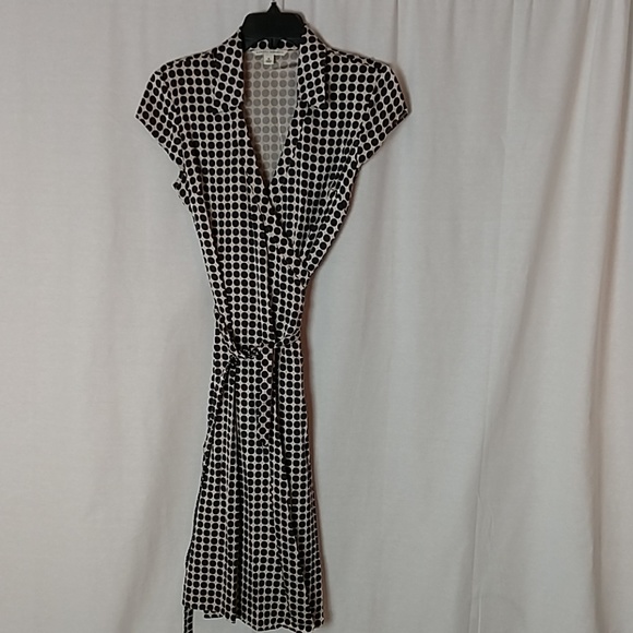 Banana Republic Dresses & Skirts - Banana republic wrap dress...Navy and off white.